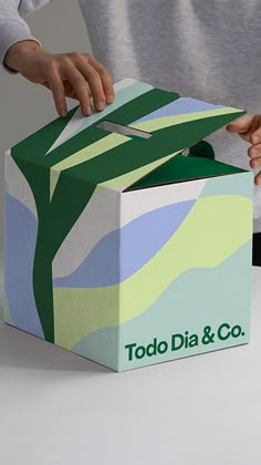 Nature Packaging Design, Packaging Design Trends 2025, Branding Design Packaging Boxes, Gardening Branding, Sustainability Branding, Matcha Packaging, Psychologist Logo, Box Bag Packaging, Best Packaging Design