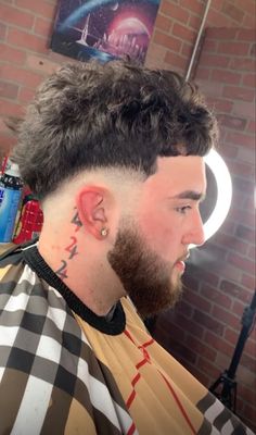 Haircuts For Mexicans, Rounded Taper Fade, Drop Fade Curly Hair, Low Drop Fade Curly Hair, Hispanic Hairstyles For Men, Taper Fade Alto, Mid Fade Haircut Men, Low Drop Fade, Mid Drop Fade