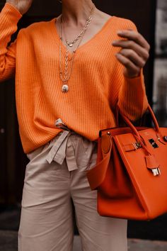 Orange Outfits, Chique Outfit, Casual Chic Outfits, Pullovers Outfit, Jumper Outfit, Orange Sweater, Casual Chique