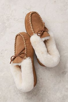 click to expand Moccasins Outfit, Cold Weather Shoes, Suede Outfit, Cozy Slippers, Moccasins Style, Comfy Slippers, Shearling Slippers, Sheepskin Slippers