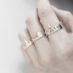 Pinterest ----> //DarkFrozenOcean\\   #tumblr #henna #rings #ring #jewelry #fingers City Scape, Smink Inspiration, Huge Sale, Hand Holding, City Skyline, Modern Fashion, Bling Bling, Cute Jewelry