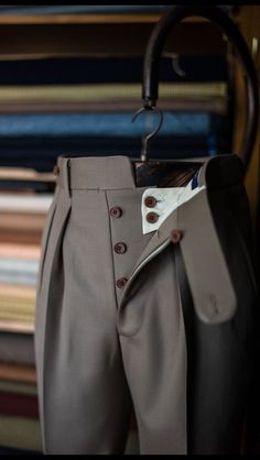 Projek Menjahit, Celana Fashion, Trousers Details, Men Trousers, Classic Pants, Bespoke Tailoring, African Men Fashion, Mens Pants Fashion, Well Dressed Men