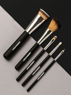 Discover our collection of makeup accessories: professional makeup brushes for perfect application results, small pencils and jumbo crayons sharpeners to keep your pencils always sharp, clean and ready to use, bags to keep your makeup faves in one place, lashes and more.