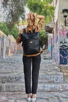 🏝We are on summer holidays. All orders will be shipped after 11.08.2022, keeping priority according to order date. Please contact us for any questions. Thank you for your understanding. --------------- Lasal zipper backpack has a minimal, stylish and practical design. FEATURES ✔️Made of premium vegan leather ✔️Thick and water resistant material, comfortable to wear ✔️Fully lined with cotton ✔️Three interior pockets for essentials (one zippered & two slip) ✔️One exterior pockets ✔️Zip Top closur Minimalist Backpacking, Backpacking Essentials, Structured Handbags, Work Backpack, Leather Laptop Backpack, Minimalist Backpack, Backpack Laptop, Minimalist Bag, Unisex Backpack