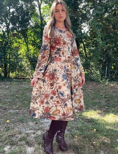 Polyester. Excellent Condition. Comes with matching fabric belt.  *measurements taken flat* Pit 2 Pit ~ 18" Waist ~ 14" Hip ~ 22" Length ~ 42" Sleeve Length ~ 23" Shoulder ~ 15" Model: Bust 34"| Waist 28"| Hip 38"| 5'6 Floral Dress Outfits, Vintage Tiger, Floral Dresses, Tiger Lily, Fabric Belt, Dress Clothes For Women, Vintage 1970s, Dress Outfits, Bathing Beauties