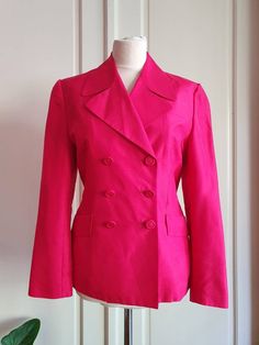 Stunning pink silk blazer with buttons and pockets In mint condition 💕 Size S/M Pit to pit: 48 cm Shoulders: 43 cm Length: 63 cm Blazer Pink, Silk Blazer, Womens Blazers, Pink Silk, Embroidered Silk, The Netherlands, Blazer Suit, Mint Condition, Netherlands