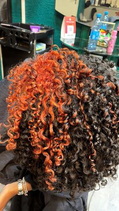 way to fineeee Natural Colors To Dye Hair, Brown Dyed Curly Hair, Dyed Curly Hair Black Women, Ways To Dye Your Hair Ideas, Dyed Roots, Ways To Dye Your Hair, Natural Hair Journey Tips, Hair Journey Tips, Bob Hair Color