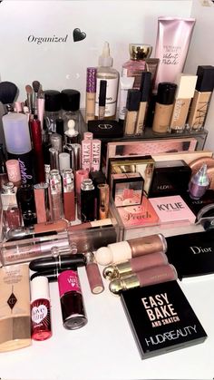 Huge Makeup Collection, A Lot Of Makeup Products, Big Makeup Collection, Lots Of Makeup Products, Dream Makeup Products, Make Up Aesthetic Products, Male Up, Do Makeup, Makeup Collection Aesthetic