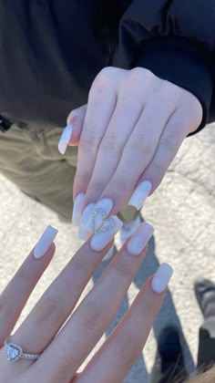 Nails to do with your bestie💅💅💅 Friendship Nails Designs, Nail Ideas Best Friend, Nails Best Friends Art Ideas, Nail Designs For Besties, Matching Nails Sisters, Set Nails Bff, Best Friend Nails Matching, Nails With Friends Aesthetic, Matching Short Nails With Best Friend