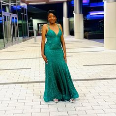 Emerald Green Mermaid Style Dress Green V-neck Evening Dress For Party Season, Glamorous Green V-neck Maxi Dress, Green V-neck Evening Dress For Night Out, Glamorous Green Maxi Dress For Date Night, Mermaid Style Dress, Green Mermaid, Mermaid Style, Mermaid Fashion, Style Dress