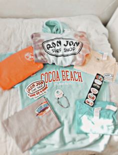 Made with colortone Vsco Fits, Preppy Stores, Preppy Must Haves, Preppy Ideas, Summer Outfit Beach, Surf Store, Vsco Outfits, Outfit Preppy, Vsco Summer