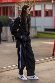 Waspy Fashion, Sport Street Style, Uzun Boy, Milan Fashion Week Street Style, Look Adidas, Outfit Streetwear, Adidas Outfit, Street Style Winter