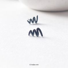 Unique Cool Black Wave Stud Earrings - Unisex Lowkey Everyday W Earrings - Black Minimalist, Protective Packaging, Simple Earrings, Packaging, Unique Jewelry