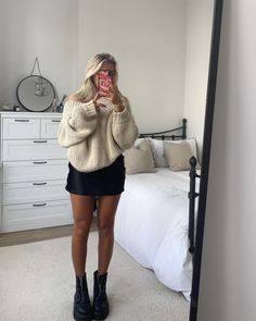 Jumper Inspo Outfit, Jumper With Skirt Outfit, Black Skirt Jumper Outfit, White Crochet Jumper Outfit, Knit And Skirt Outfits, Black Skirt And Jumper Outfit, White Knitted Jumper Outfit, Baggy Jumper And Skirt, Cute Skirt And Sweater Outfits