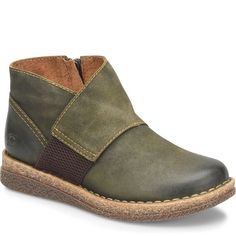 Handcrafted with natural simplicity in a clean crossover design, the Tora is built for comfort and ease. Autumn Palette, Casual Ankle Boots, Comfortable Boots, Born Shoes, High Quality Shoes, Brown Ankle Boots, Suede Wedges, Distressed Leather, Shoes Booties