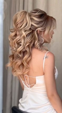 Modern Bridal Hairstyles, Bridal Hair Half Up, Κούρεμα Bob, Half Up Wedding Hair, Shower Hair, Pageant Hair, Wedding Hair Half, Prom Hairstyle, Guest Hair