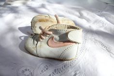 An adorable pair of nike sneakers for the tiniest little feet - cute little shoes or could be used for decor in a baby room  See pictures for condition  Check out my shop for more vintage and handmade goods! Nike Baby Shoes, Roses Vintage, Baskets Nike, Pink Nike, Pink Nikes, Crib Shoes, Denver Co, Nike Sneakers, Shoes Booties