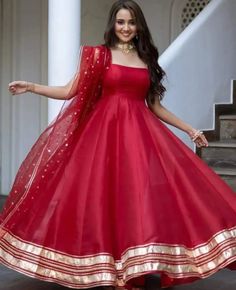 Gaun Design Dresses Indian, Gaun Design, Wedding Lehenga Designs, Long Dress Design, Bridal Dress Fashion, Kurti Designs Party Wear, Dresses Indian, Designer Party Wear Dresses