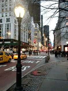 a busy city street filled with traffic next to tall buildings