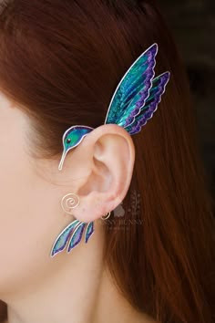 Humming Bird Ear Cuff No Piercing Hummingbird Earring Jewelry - Etsy Hummingbird Inspired Outfit, Wire Jewelry Ear Cuff, Ear Hook Earrings, Ear Cuff Styling, Hummingbird Accessories, Hummingbird Dress, Ear Cuff Diy, Bird Ears, Elf Ear Cuff