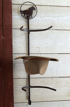 Horse Over-the-Door Cowboy Hat Rack Horse Shoe Hat Holder, Horseshoe Cowboy Hat Holder, Wood Cowboy Hat Rack, Welded Hat Rack, Rebar Projects, Display Rack Ideas, Weatern Hat Rack, Hat Rack Ideas, Barn Organization