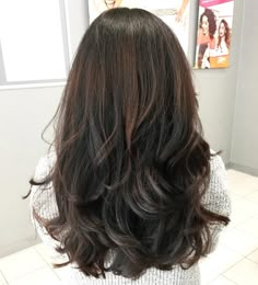 Brown Hair With Foils Natural, Stylish Layered Haircuts, Medium Layered Haircuts For Thick Hair, Brown Layered Hair, Trendy Layered Hairstyles, Choppy Haircuts, Medium Long Hair, Layered Haircut