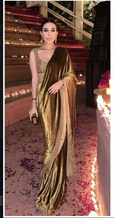 Golden Saree Look, Dyeable Fabric, Punjabi Clothes, Velvet Lengha, Saree Outfit, Latest Saree Trends, Boutique Cafe, Velvet Suit Design, Saree Drape