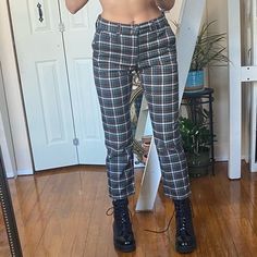 American Eagle Plaid Pants. Regular Fit. Size 0, But Fits A 2-4. Stretchy. Never Worn. Model Is 5’7 Womens Plaid Pants, Summer Fits, Plaid Pants, Winter Clothes, Pants Color, Womens Plaid, Pant Jumpsuit, American Eagle Outfitters, Winter Outfits