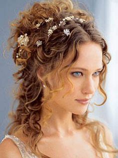 Long Natural Curly Hair, Beach Wedding Hair, Wedding Hair Flowers, Modern Hairstyles