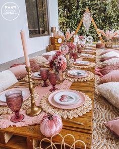 Boho pink picnic decor Pink Boho Picnic Party, Boho Birthday Set Up, Bougee Birthday Party, Boho Style Birthday Party, Bohemian Style Party Decor, Boho Pink Birthday Party, Boho Glam Party, Boho 21st Birthday Party Ideas, Pink Boho Party Decor