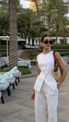 Dubai Fashion Women Street Styles Classy, Uae Fashion For Women, Outfit Inspo Dubai, Clothes For Dubai Trip, Dubai Outfits Ideas January, Dubai Clothing Women, Dubai Winter Outfit, Dubai Outfits Ideas Summer, Dubai Outfits Ideas What To Wear