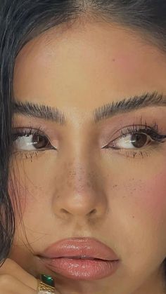 Nose Freckles Aesthetic, Country Girl Makeup, Nose Freckles, Faux Freckles Makeup, Makeup Freckles, Overlined Lips, Cute Freckles, Nose Types, Cute Nose