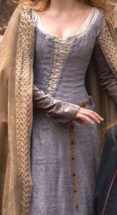 Elizabeth Of York, Medieval Dresses, The White Princess, Medieval Aesthetic, Medieval Clothes, Ren Fair, Jodie Comer, White Princess