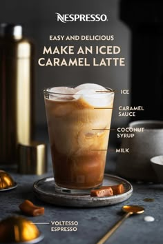 an iced caramel latte on a table with ingredients labeled in english and spanish