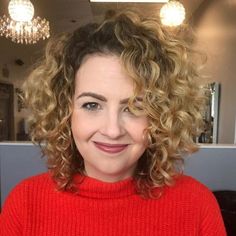 Shoulder-Length Curly Dark Blonde Hairstyle Short Layered Wavy Hairstyles, Wavy Layered Haircuts, Angled Haircut, Short Wavy Haircuts, Thick Wavy Hair