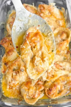 Chicken scampi style stuffed pasta shells are an easy dinner and a creative variation of mundane pasta. It's full of lemon, butter and wine! Seafood Tetrazzini, Steak Sliders, Corn Tacos, Easy Chicken Tetrazzini, Cowboy Butter, Restaurant Copycat Recipes, Shell Pasta Recipes, Chicken Scampi, Shell Pasta