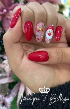 Red Acrylic Nails Almond, New Years Nails Almond, Nails Navidad, Santa Nail Art, Christmas Nails 2023, Red Christmas Nails, Cute Christmas Nails, Christmas Nails Easy, Christmas Gel Nails