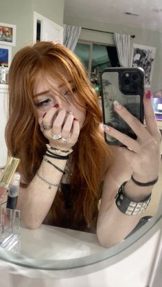 Giggle Eyebrow Straight, Egirl Looks, Short Grunge Hair, Pretty Redhead, Pink Tumblr Aesthetic, Pretty Makeup Looks, Hair Inspiration Short, Aesthetic Photography Grunge, Girl Swag