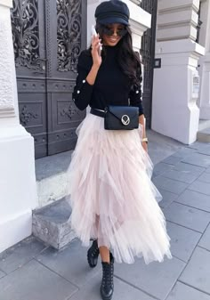 Khaki Tulle Skirt Outfit, Tulle Skirt Outfit Wedding, Long Tulle Skirt Outfit, Black Tulle Skirt Outfit, Tulle Skirt Outfits Casual, Tulle Skirt Outfits, Elegant Skirt Outfits, Tutu Skirt Outfit