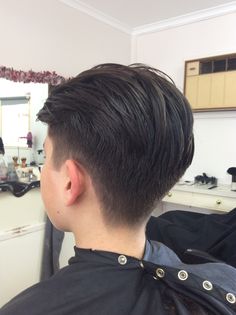 Haircut Cowok, Asain Haircuts Boys, Men’s Comb Back Hairstyle, Clean Cut Haircut, Queer Haircut, Boy Haircuts Short, Hair Cuts 2017, Short Fade Haircut