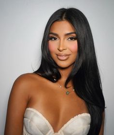 Kim K Inspired Makeup, Kim K Makeup 2000s, Bridal Makeup 2024 Trends, London Makeup Look, Big Eyes Makeup Look, Makeup With Big Lashes, Kim Kardashian Eye Makeup, Wedding Glam Makeup Brides, Soft Glam Prom