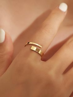 Yellow Gold Fashionable Collar  Stainless Steel   Embellished   Women's Fashion Jewelry Modern Gold Ring Design For Women, Ring Designs Gold For Women, Gold Ring Design For Women, Gold Rings Women, Womens Rings Simple, Simple Ring Design, Modern Ring Design, Modern Gold Ring, Gold Pendants For Men