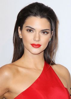 Kendall Jenner's lush lashes, red lips, and slicked-back hair.                                                                                                                                                      More Perfect Red Lips, Violet Eyes, Red Makeup, Slicked Back Hair, Kendall Jenner Outfits, Jenner Outfits, Hair And Beauty