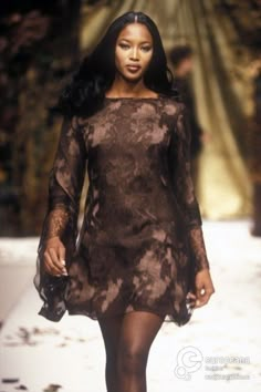 Naomi Campbell 90s, 00s Runway, Valentino Couture, 90s Model, Valentino Dress, Black Hollywood