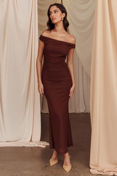 Midi Dress Wedding, Midi Dress Brown, Brown Midi Dress, Mesh Midi Dress, Brunch Dates, Fall Wedding Guest Dress, Midi Dress Style, Off Shoulder Fashion, Split Maxi Dress