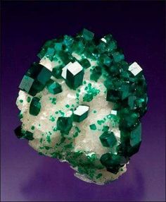 Dioptase   Image : Venusmilk Tantra Mantra, Inner Earth, Vashikaran Mantra, Cool Rocks