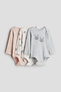 Bodysuits in supersoft cotton jersey. Lapped shoulders  long sleeves  and concealed snap fasteners at gusset for easy changing. H&m Baby, Newborn Onesies, Baby Outerwear, Maternity Swimwear, Snap Fasteners, Fashion Baby, Maternity Wear, Newborn Outfits