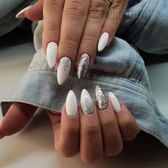 Diamond Nail Designs, Gucci Nails, Unghie Sfumate, White Nail Art, Her Nails, White Nail Designs, Shellac Nails, Minimalist Nails, Accent Nails