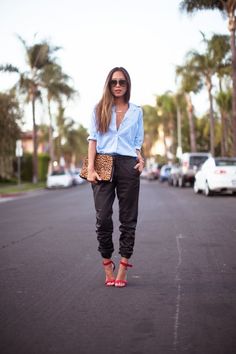 7 Street Style Ways to Rock The Jogger Pants Trend ... | All Women Stalk Leather Jogging Pants, Leather Jogger Pants, Jogging Outfit, Jogger Pants Outfit, Jeans Trend, Mode Tips, Leather Joggers, Mens Fashion Edgy, Joggers Outfit