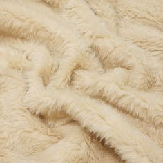 the fur is soft and fluffy on this blanket